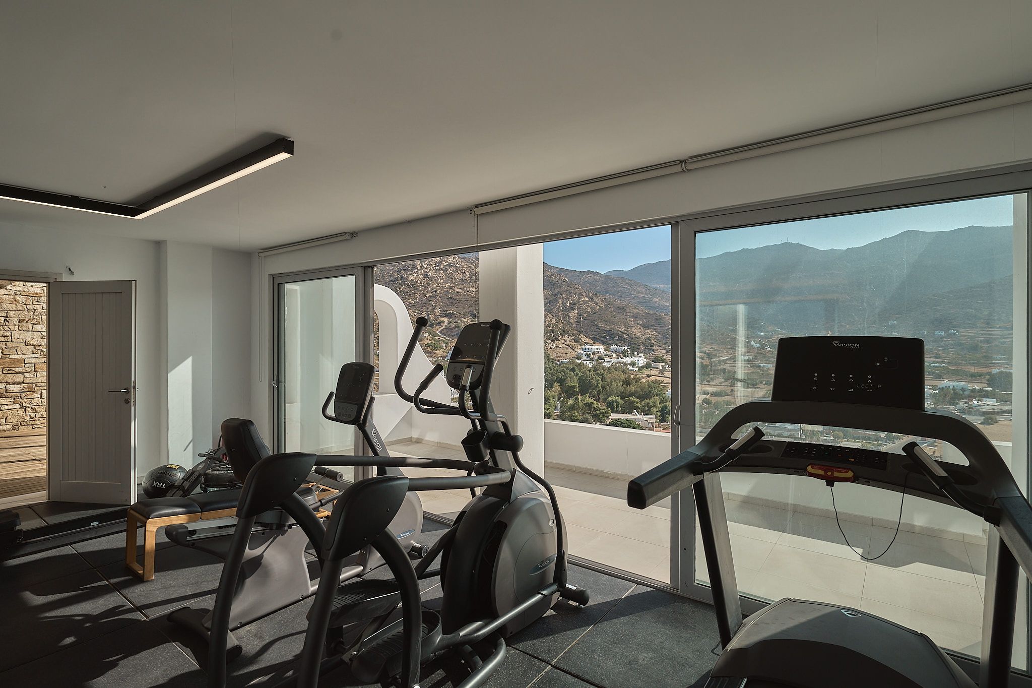 FITNESS ROOM