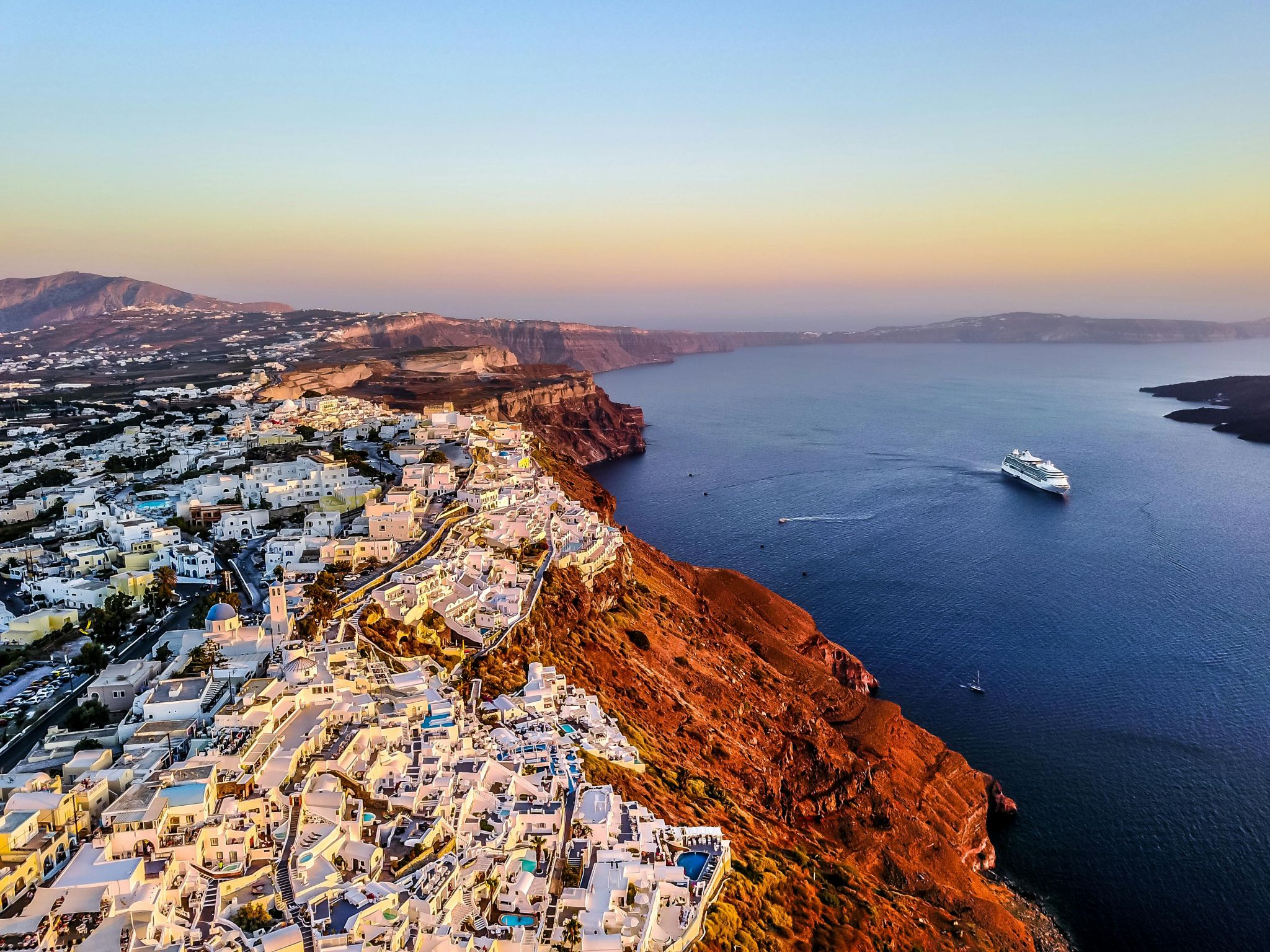 ΣΑΝΤΟΡΙΝΗ ΜΕ ΘΕΑ ΑΠΟ ΤΟ ΑΙΓΑΙΟ (ΟΛΟΚΛΗΡΗ ΜΕΡΑ)